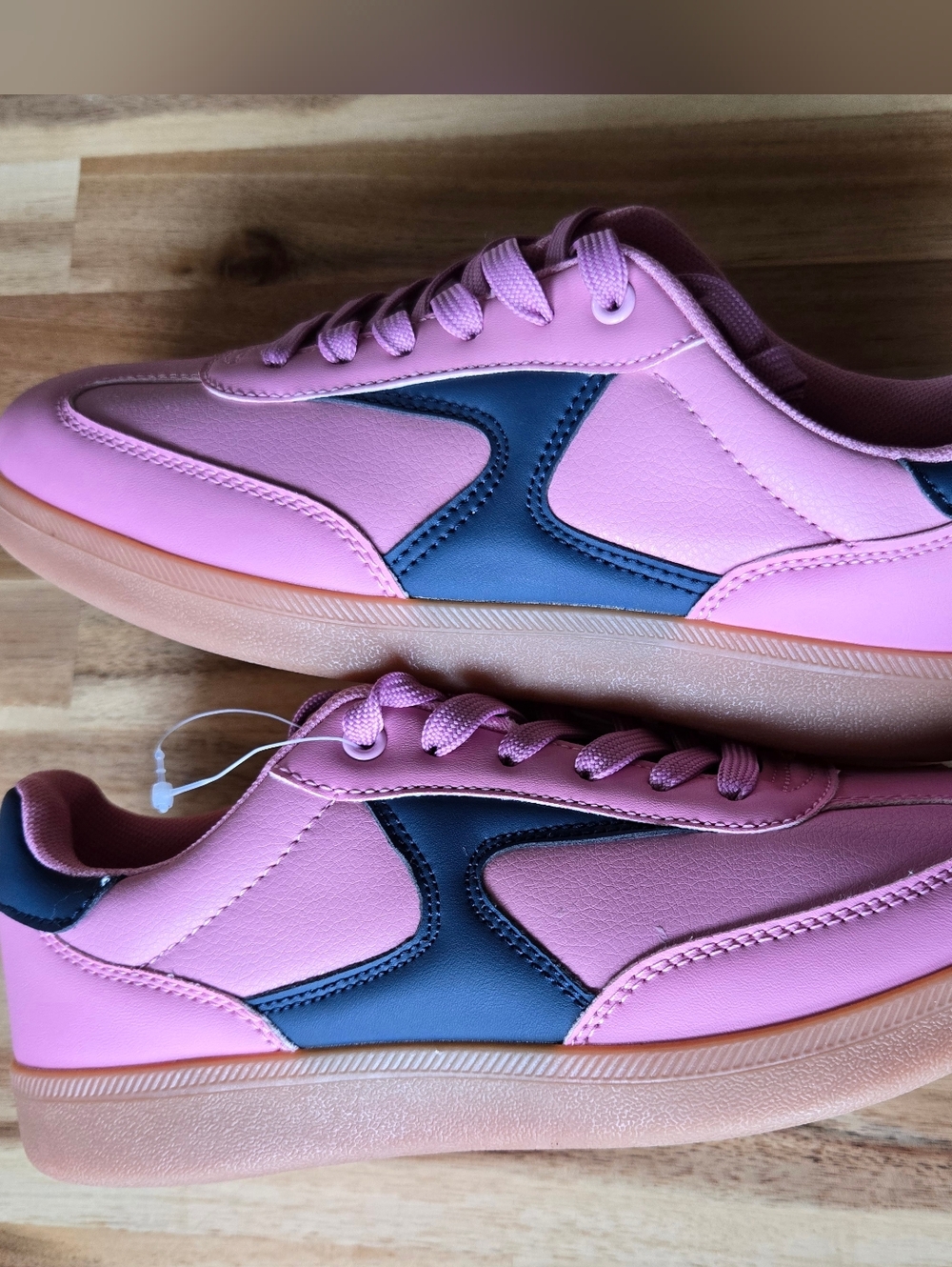 Nicole Miller Women's Pink Blue Lightweight Sneakers Lace Up Size 8 Brand New